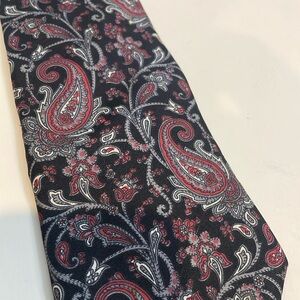 Christian Dior men’s necktie in amazing condition.